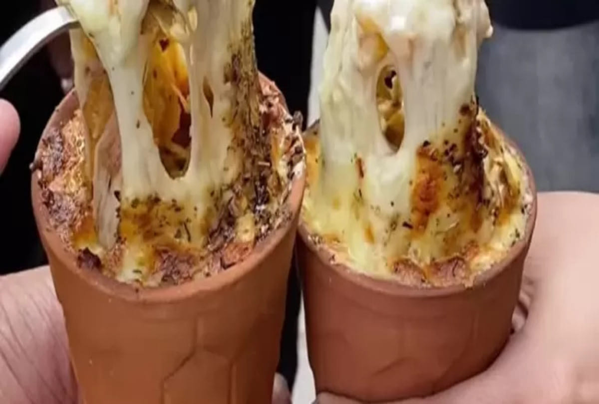delhi street vendor served new kulhad momos video goes viral
