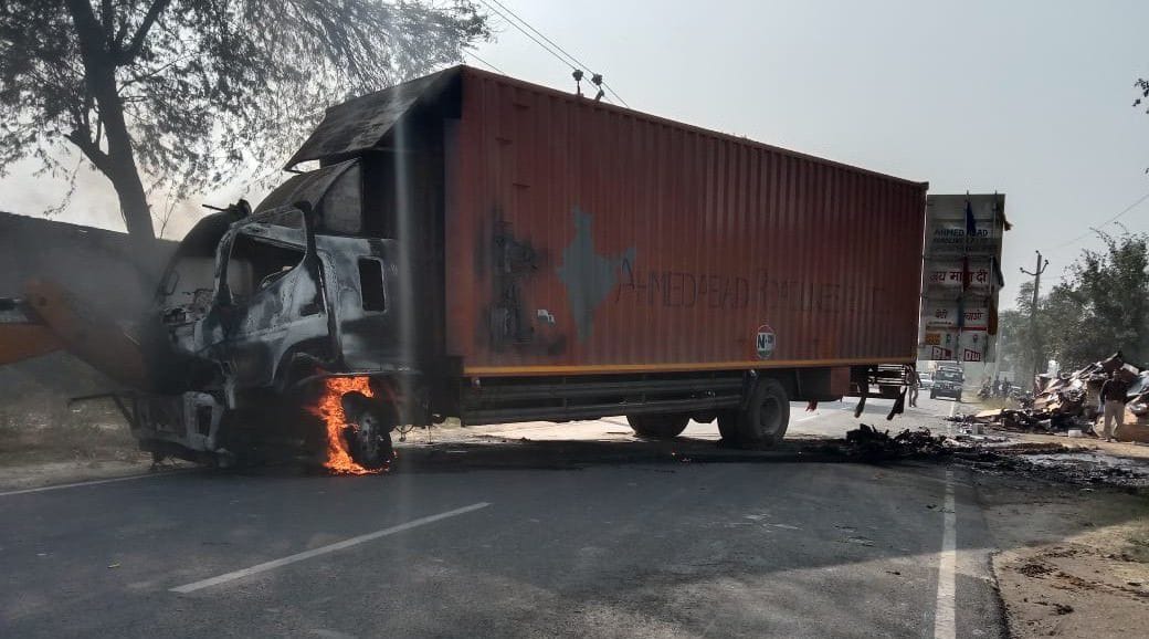 Aligarh: Fire breaks out in container, driver saves life