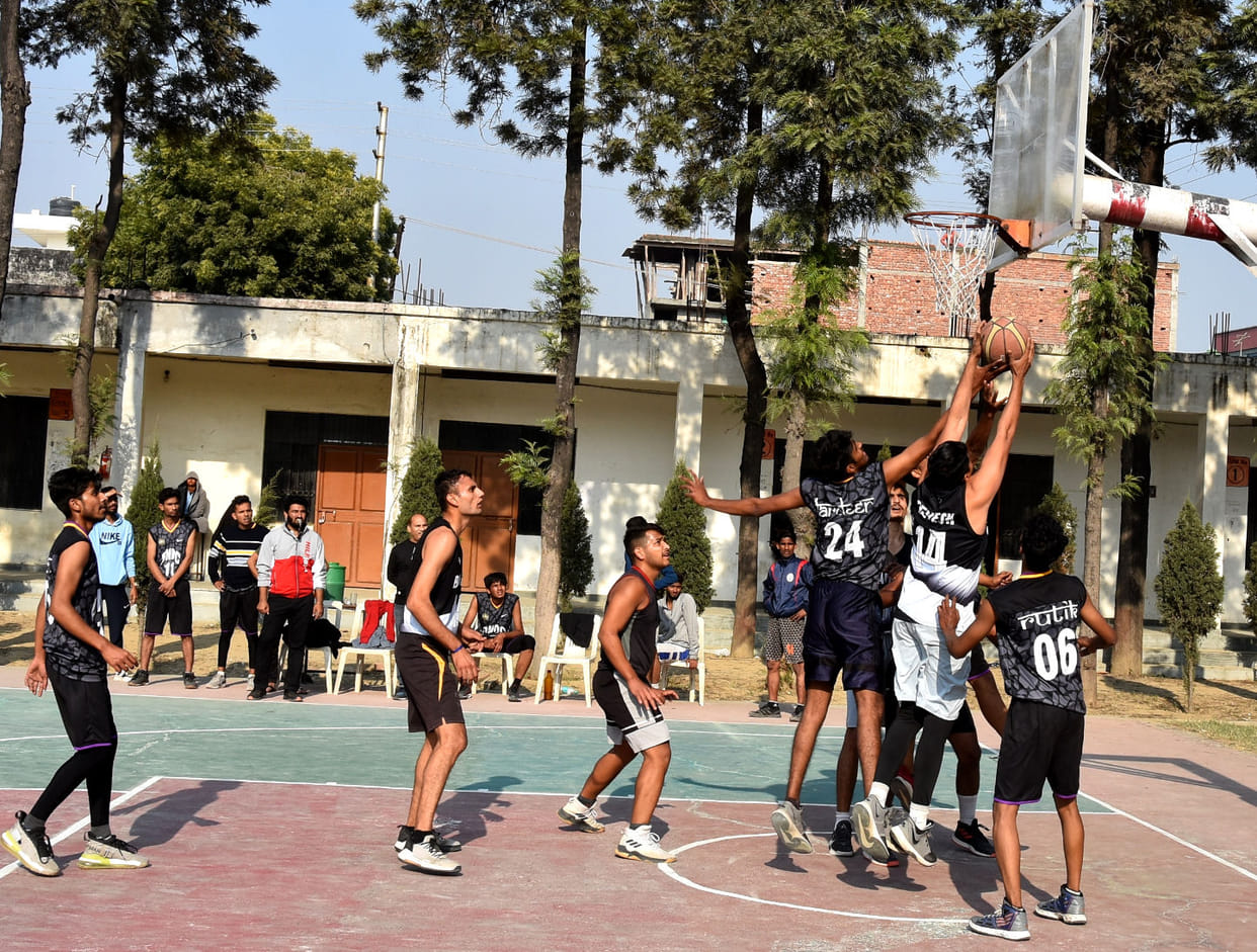 Noida defeated Saharanpur and Ghaziabad defeated Meerut's team