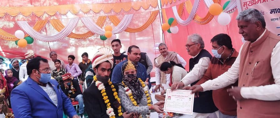332 couples got married in mass marriage