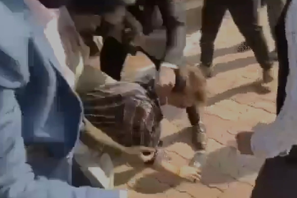 Shivpuri: Angry people beat up AE in Lok Adalat due to attitude of power company, police saved