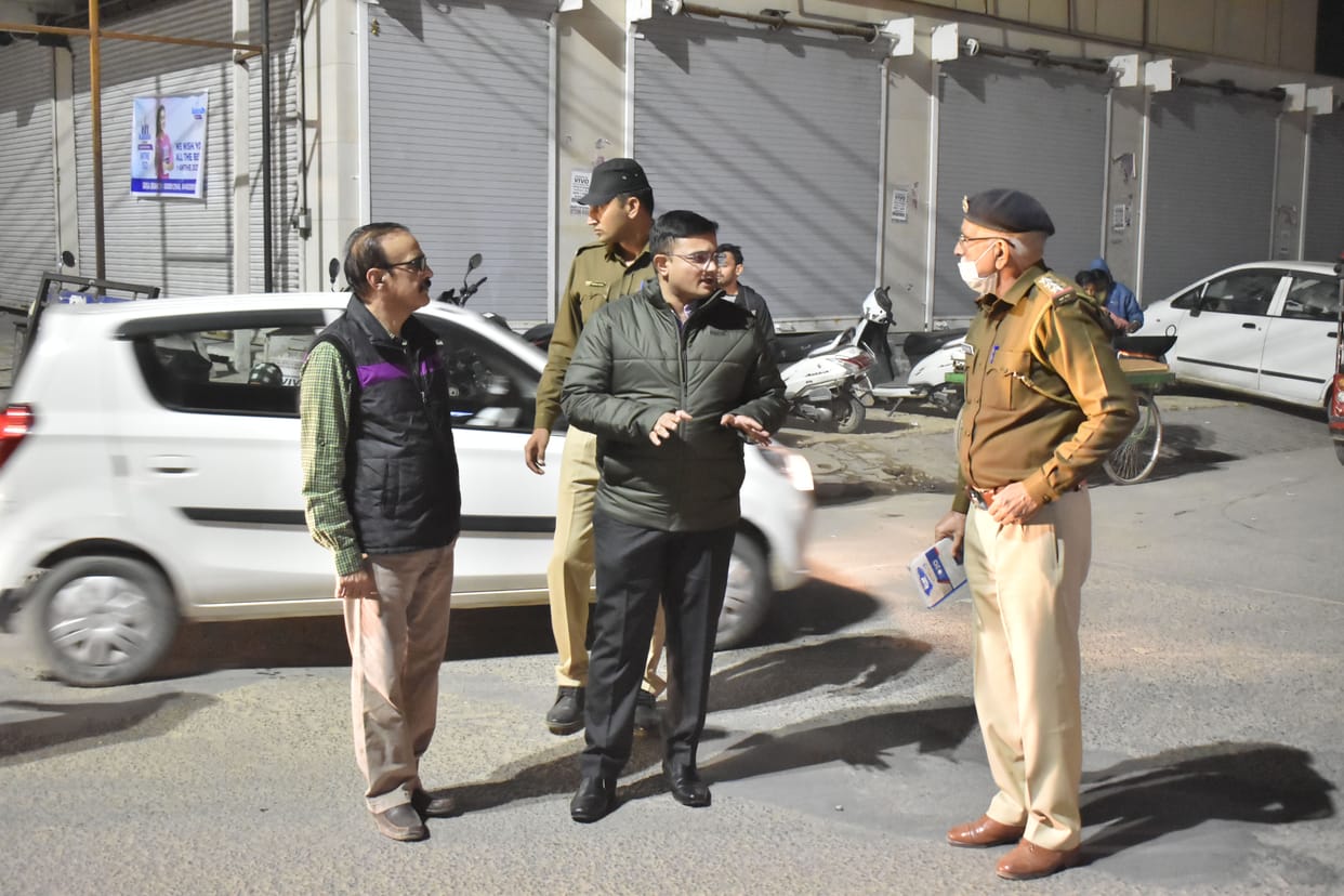 In the late evening, the SP arrived to check the traffic system in the markets, said - will make many changes