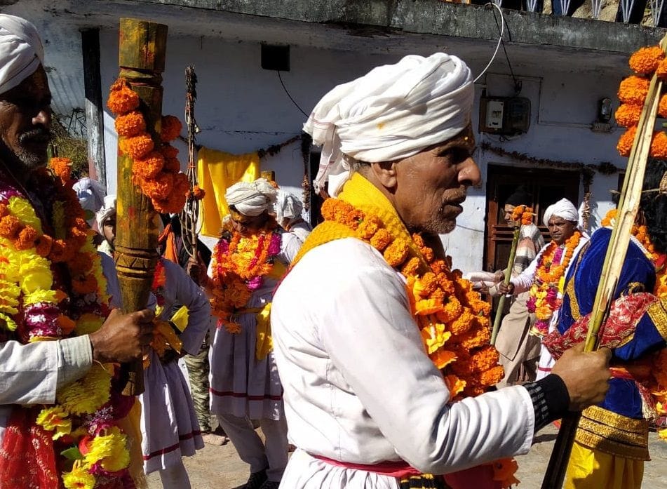 Pandav family went from door to door and gave darshan to the devotees