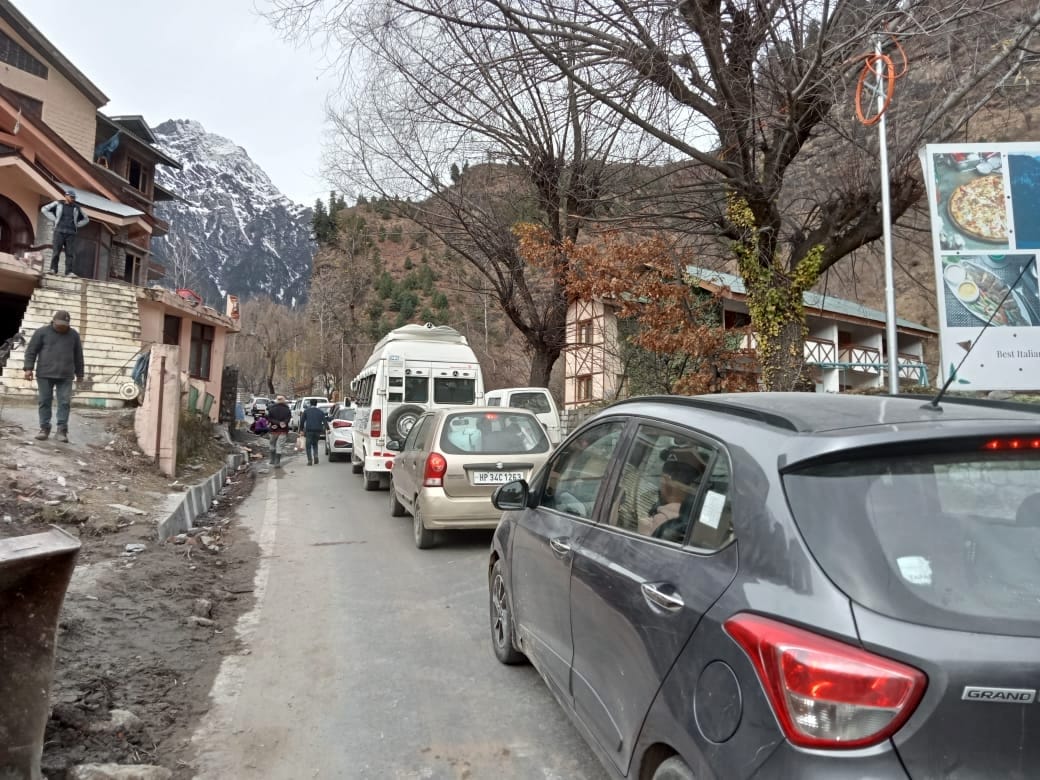 Tourists rise by 40 percent in Manali after snowfall