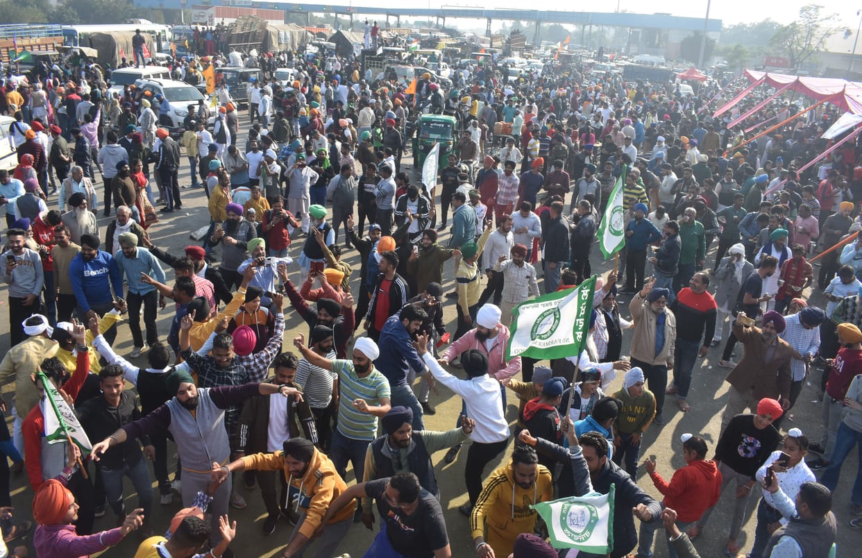 Thousands of farmers of Haryana and Punjab danced fiercely on Panipat toll