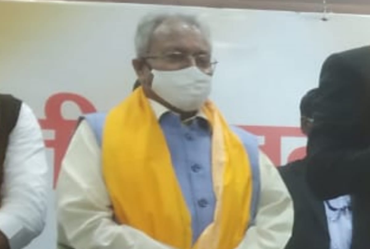 BJP leader Lakshmikant Vajpayee says leaders joining SP are rejected by BJP.