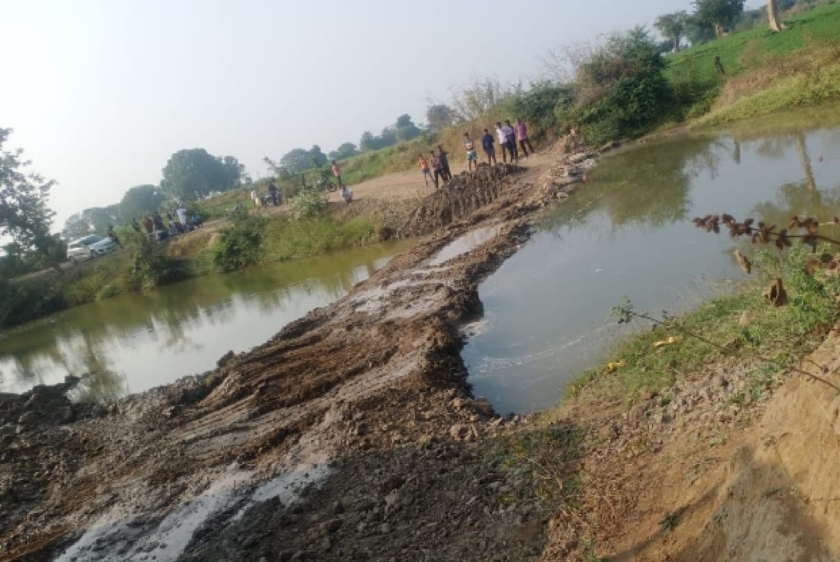 Sehore: Collector's strong stand on illegal sand mining, demolished temporary bridge for sand transport