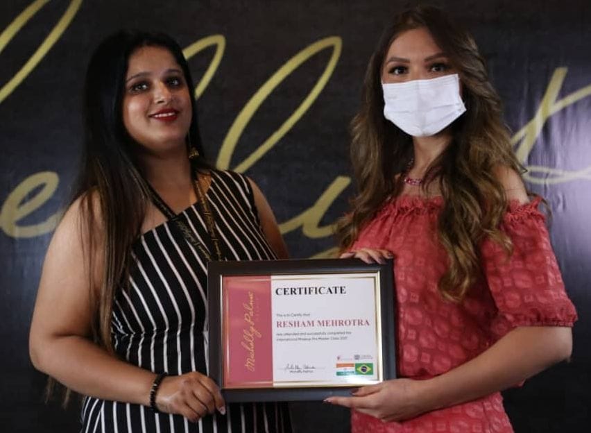 fathepur news,Resham went ahead and held women's hand