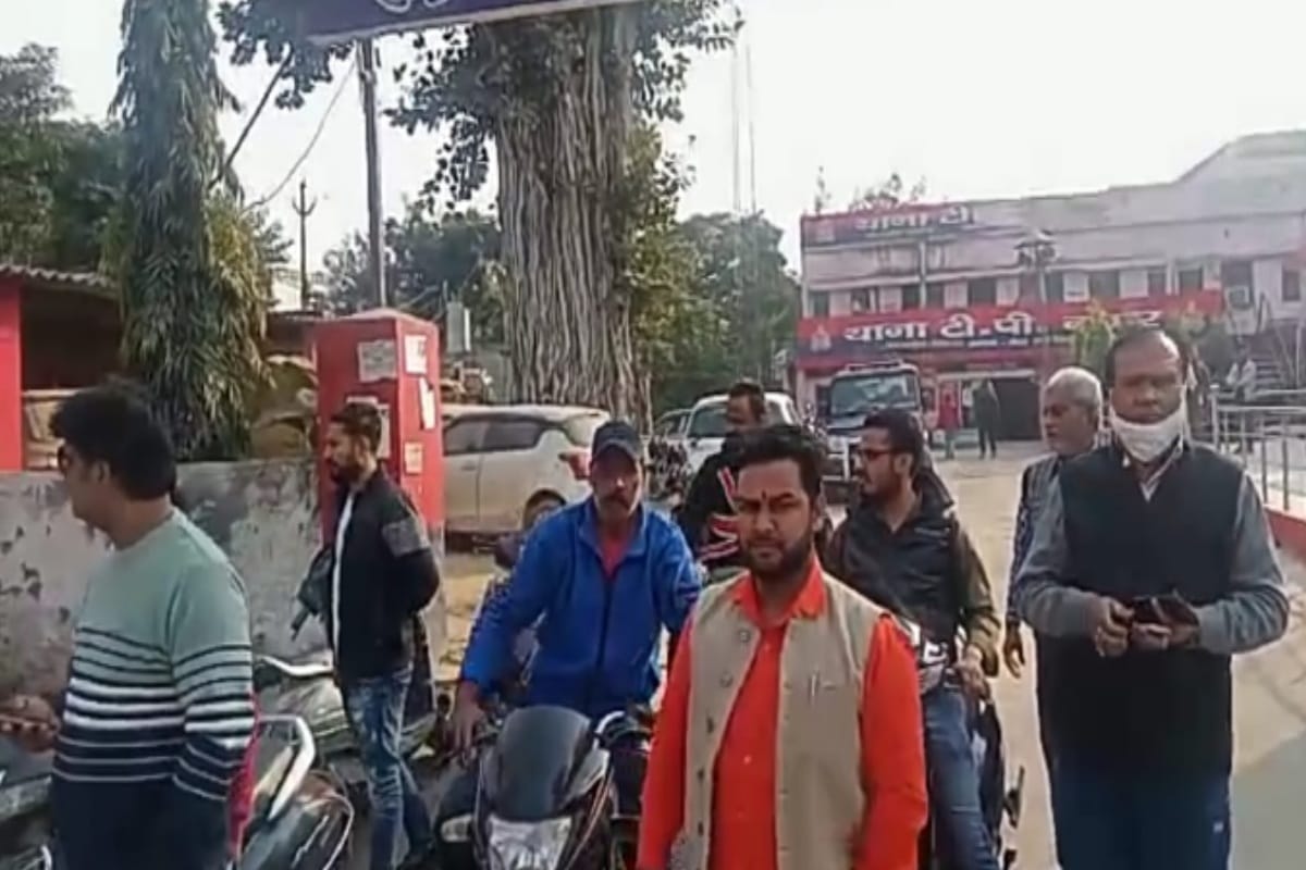 Meerut: In the dispute of children, the family was attacked by entering the house