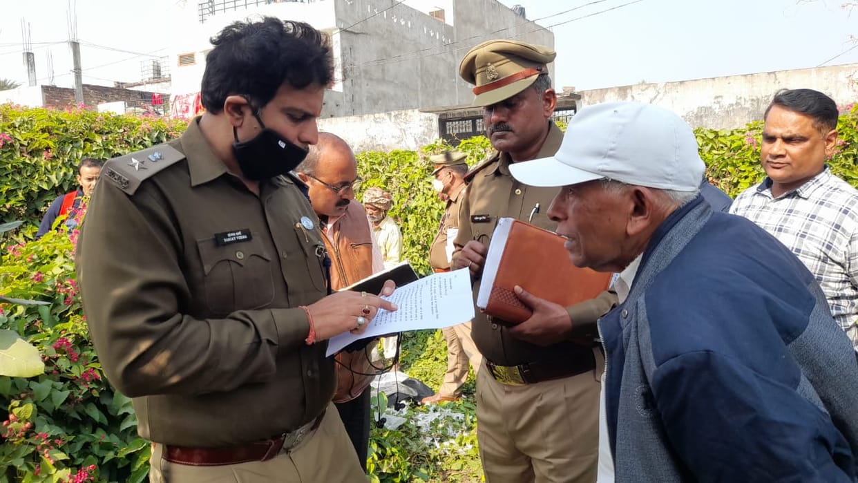 murder in Mirzapur doctor son dead body found from bushes who missing for last  two days  police engaged in investigation
