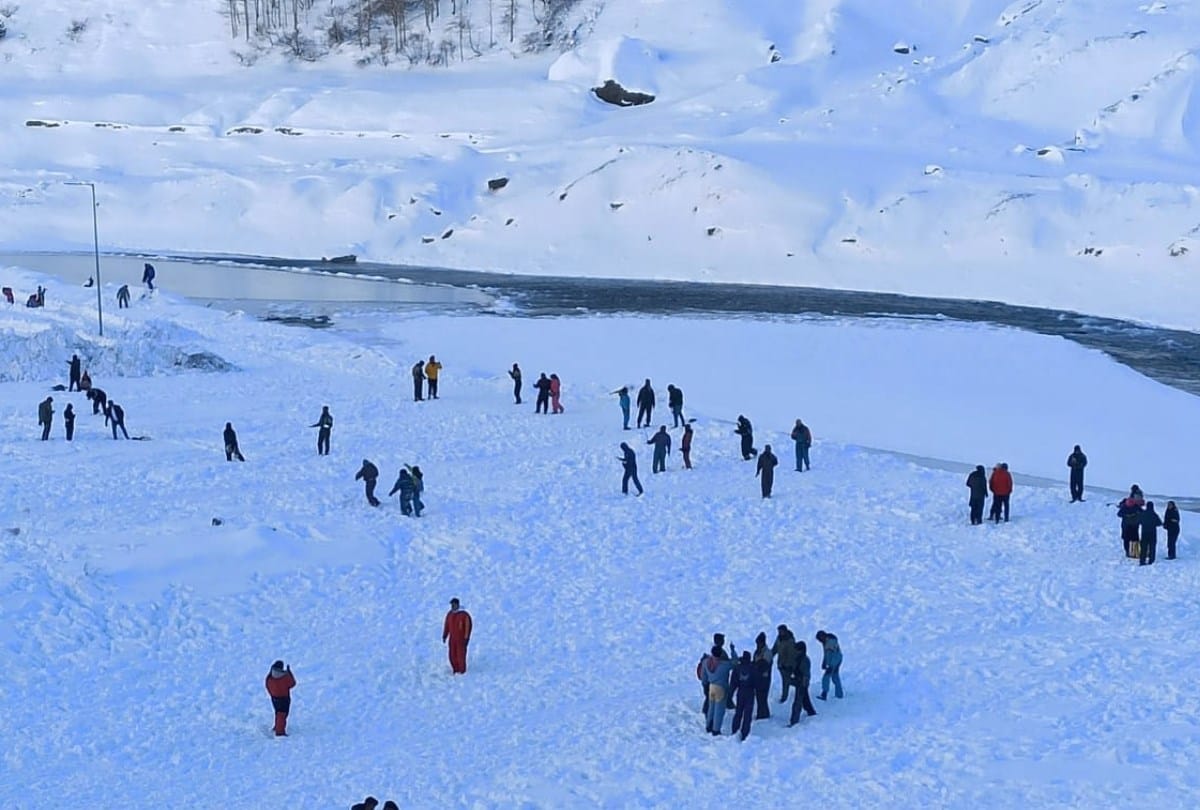 Himachal News: Tourist at Atal tunnel Rohtang and sissu to enjoy snowfall