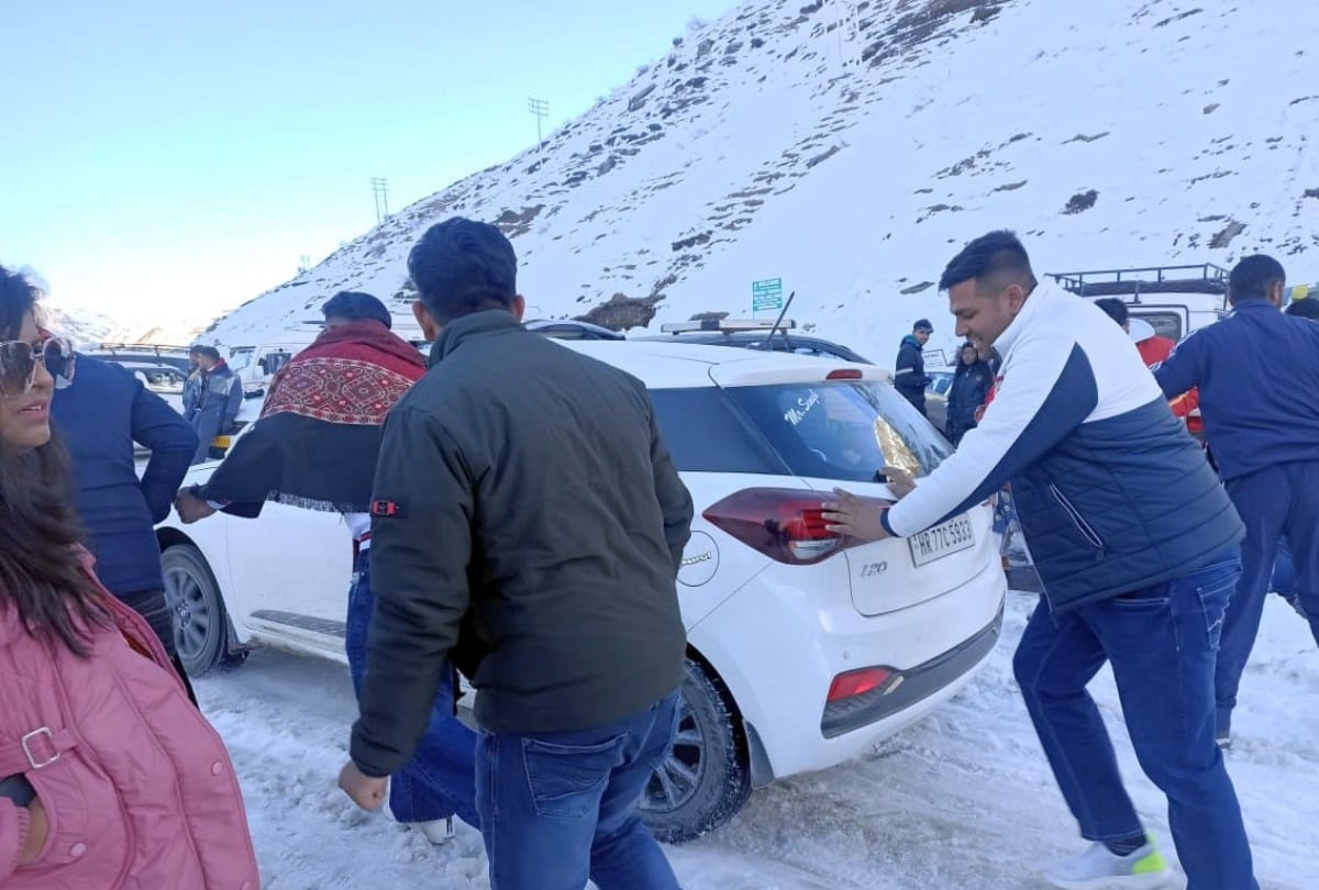 Himachal News: Tourist at Atal tunnel Rohtang and sissu to enjoy snowfall