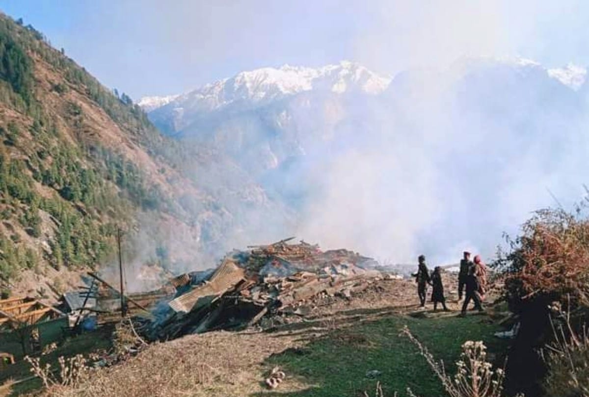 houses gutted in fire in remote Majhan village of Kullu Himachal Pradesh