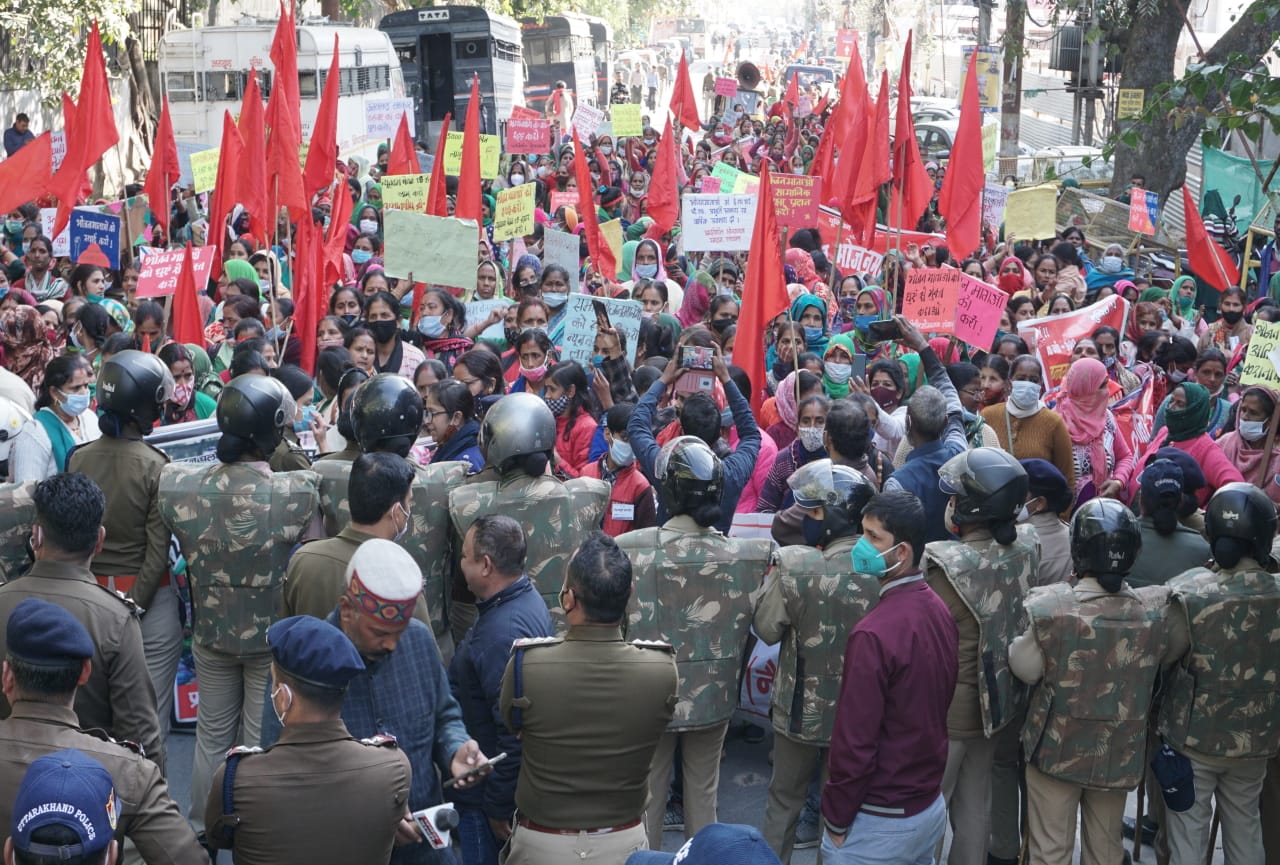uttarakhand news: bhojanmata march to CM residence and accused of disobedience, see photos