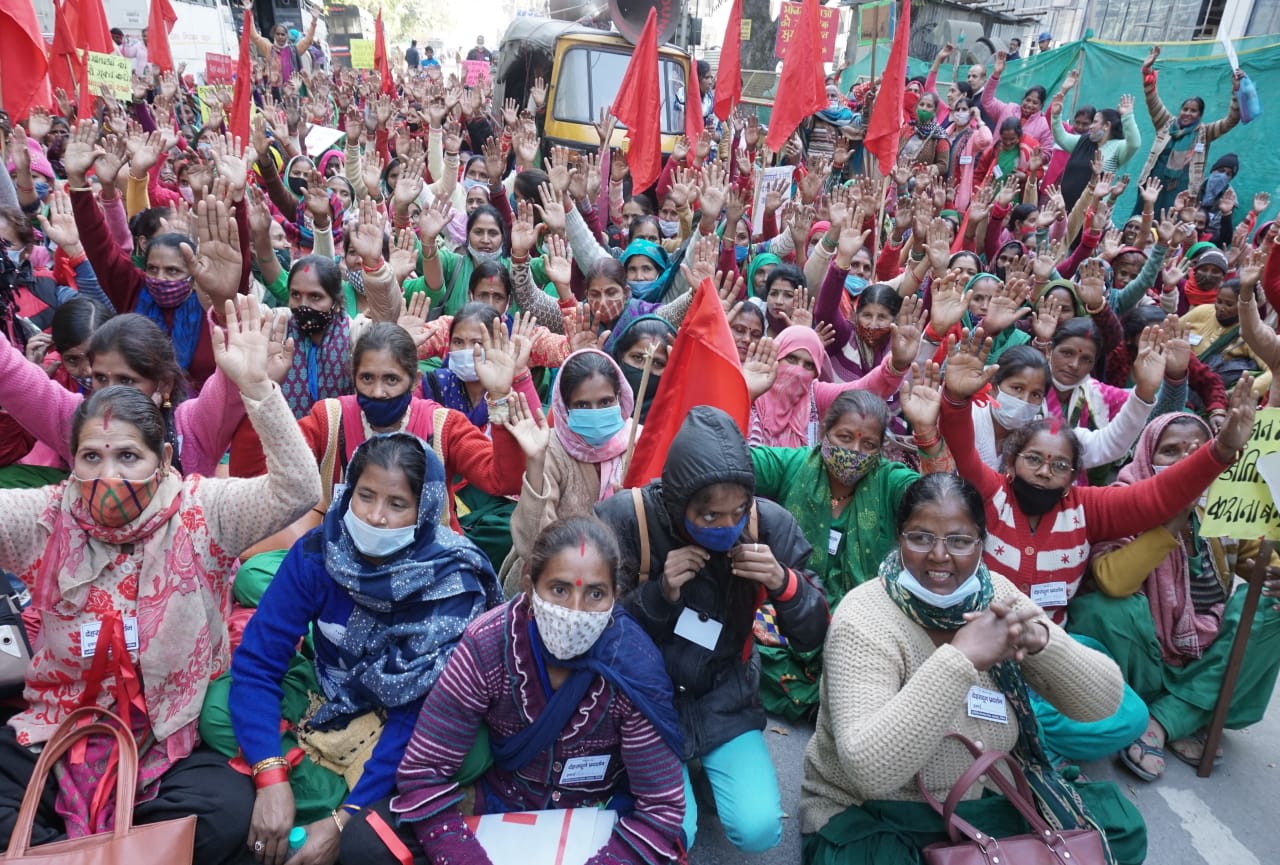 uttarakhand news: bhojanmata march to CM residence and accused of disobedience, see photos