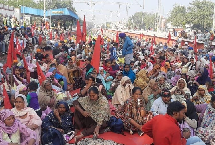 Farmers Unions Block Railway Track in Punjab for their Demands