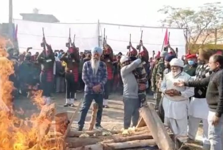 Mortal remains of Naik Gursewak Singh being taken to his residence from Amritsar Air Force station
