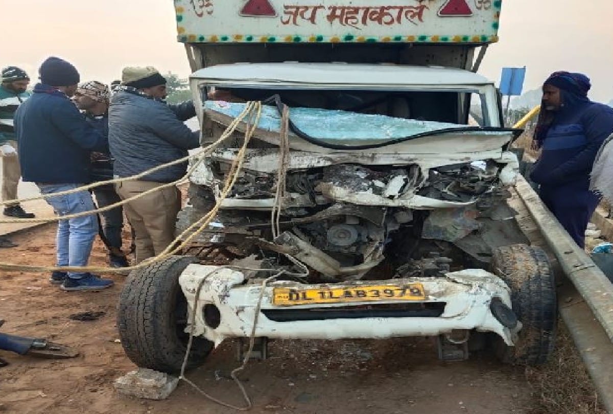 police saved life of driver in accident on yamuna expressway in mathura