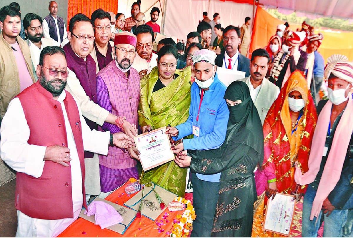 2932 couples got married under mukhyamantri samuhik vivah yojana in agra