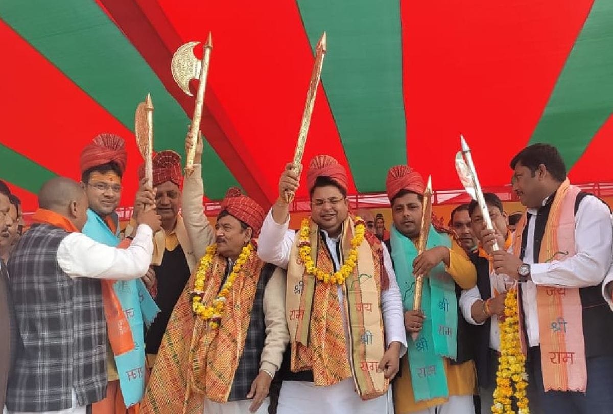 SP Leader former minister Abhishek Mishra addressed the meeting of Brahmin Samaj in agra