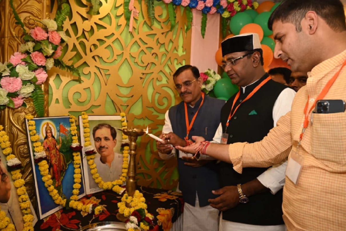 Bhopal: To discuss the strength and expansion of the organization, meetings of the working committee were held simultaneously in 1066 mandals of the state.