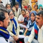 Prayagraj News :  गोहरी हत्याकांड के पीड़ितों से बातचीत करते भीम आर्मी के अध्यक्ष चंद्रशेखर रावण।