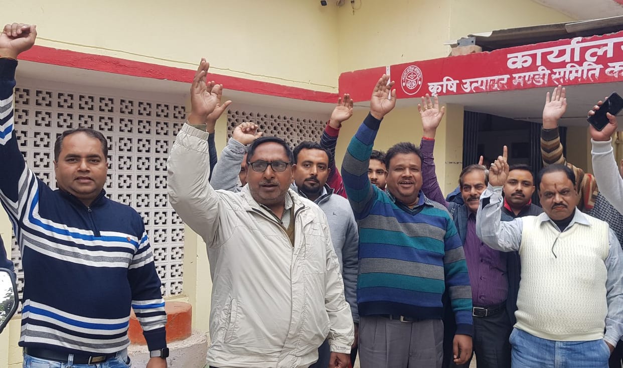 Tobacco traders demonstrated in Mandi