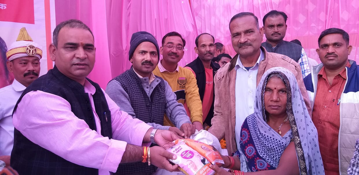 Kanpur dehat : Ration not distributed at 400 shops, cardholders returned disappointed