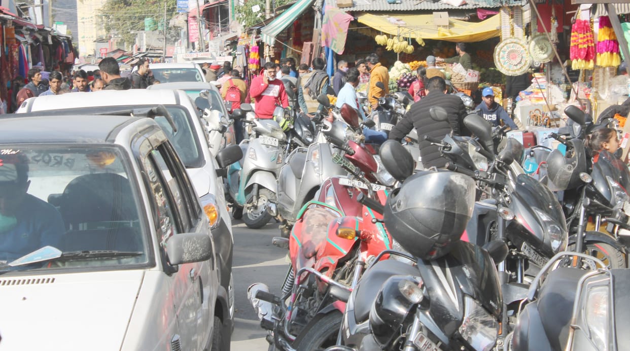 Vehicle owners came out in support of businessmen for parking