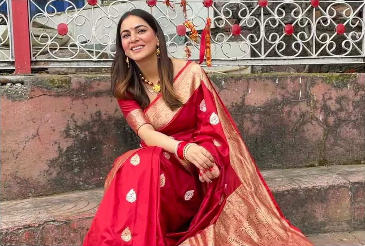 tv actress shraddha arya in red banarasi saree to seek blessings in temple