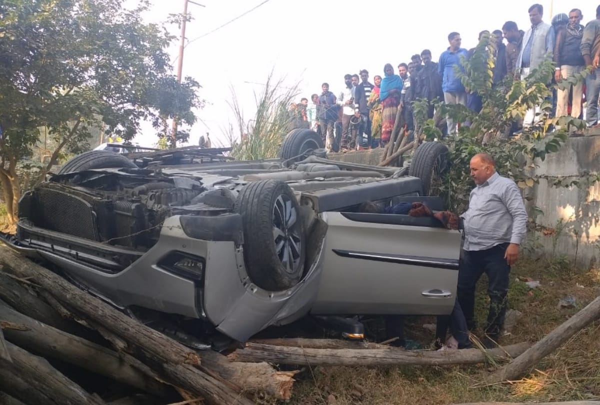 Two dies in a road accident in nigoha in Lucknow.