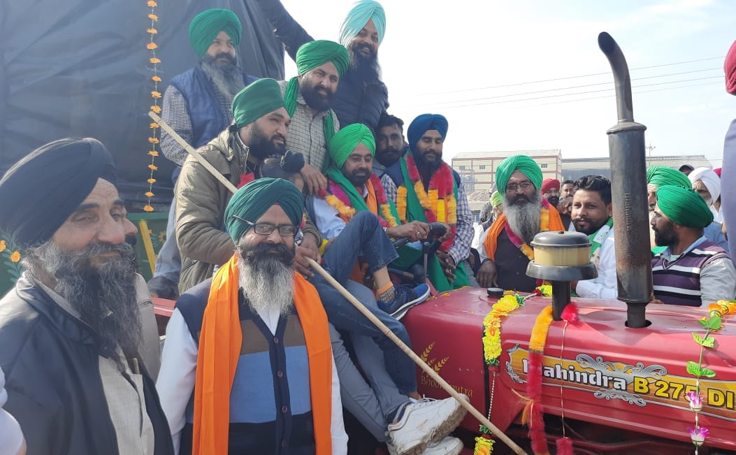 A walking tour with drums and drums