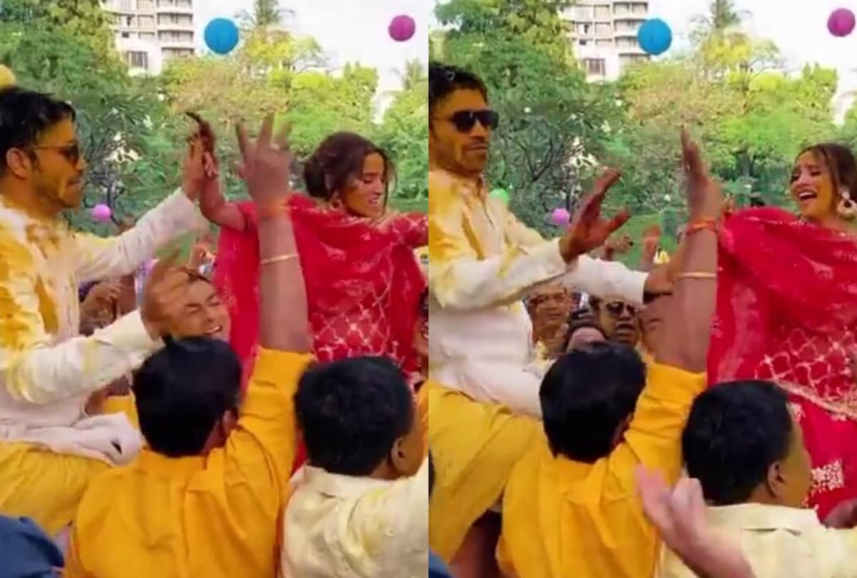 ankita lokhande and vicky jain haldi ceremony pictures viral couple dance on Bollywood songs
