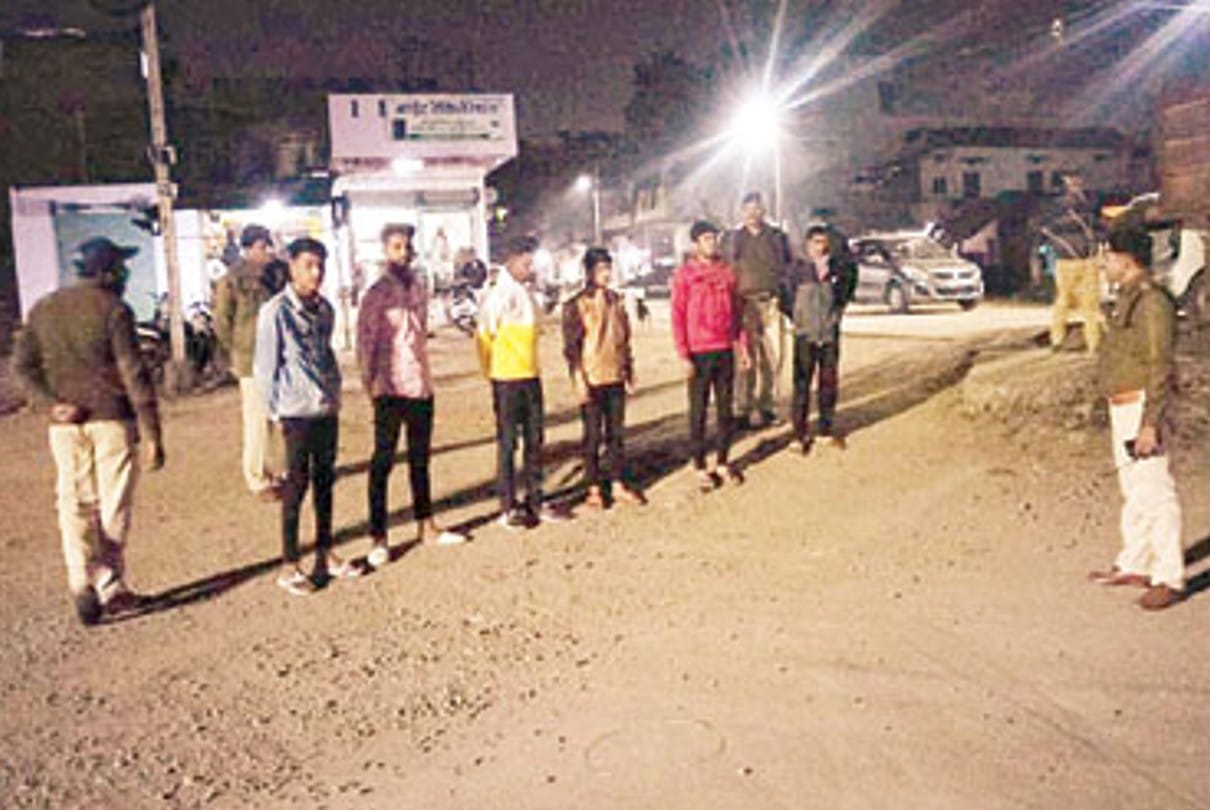 Indore: Parade done by bringing knife-throwers to the police station, got the affidavit filled - now if you commit a crime, the rest of the time will be spent in jail