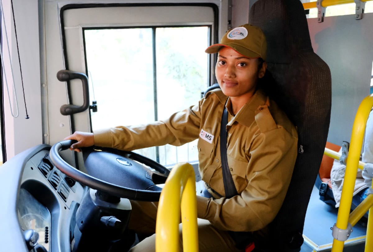 inspire girls Pooja Prajapati chose profession of bus driving in Gorakhpur