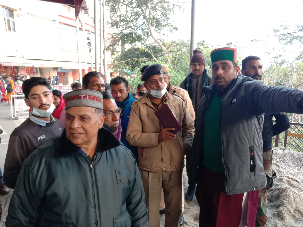 Opposition to stop the movement of two wheelers in Chintpurni market