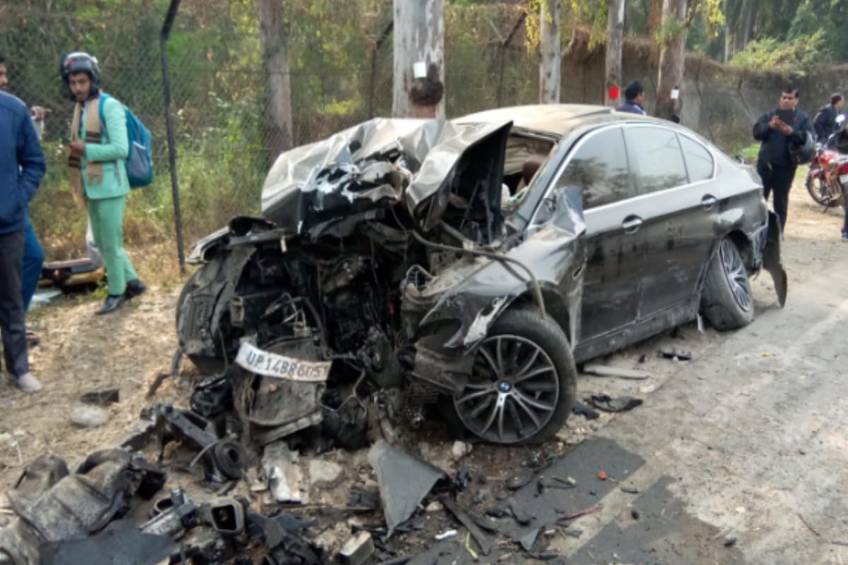 BMW accident: five injured after a BMW hit into a tree at mawana road Meerut
