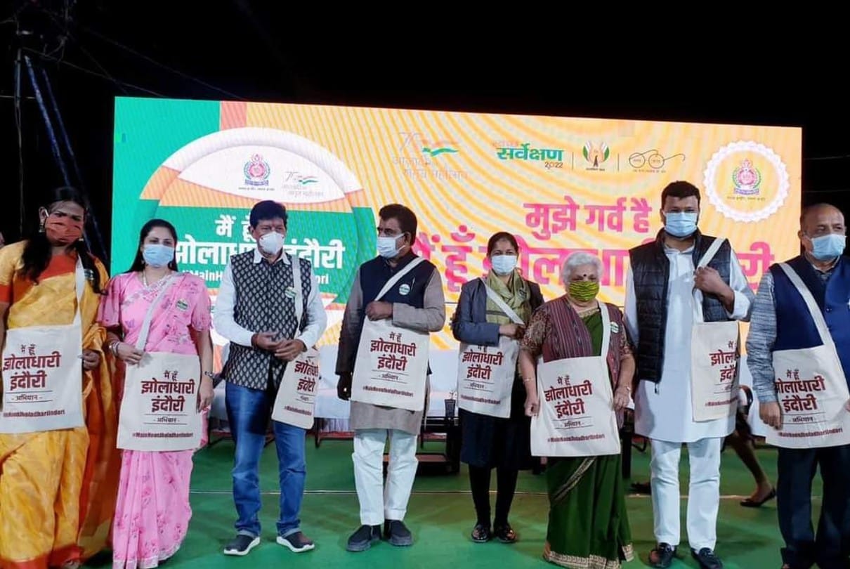 Jholadhari Indori: I am now in the cleanest city of the country, Indore, the Jholadhari campaign... an initiative to reduce the use of plastic