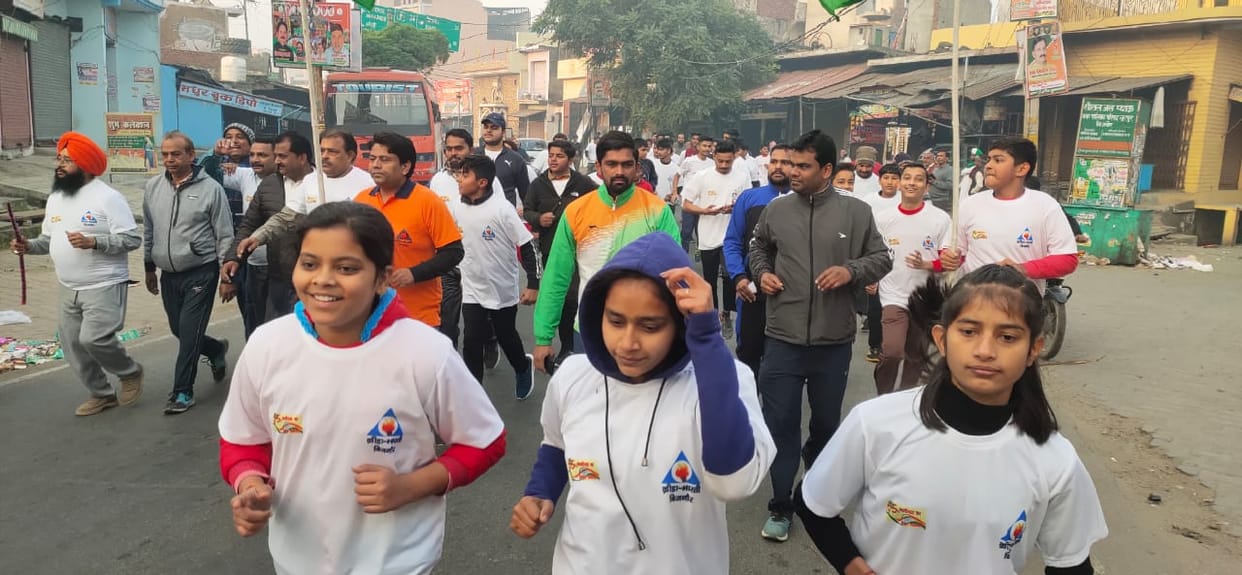 The city joined the tricolor race, raised patriotic slogans