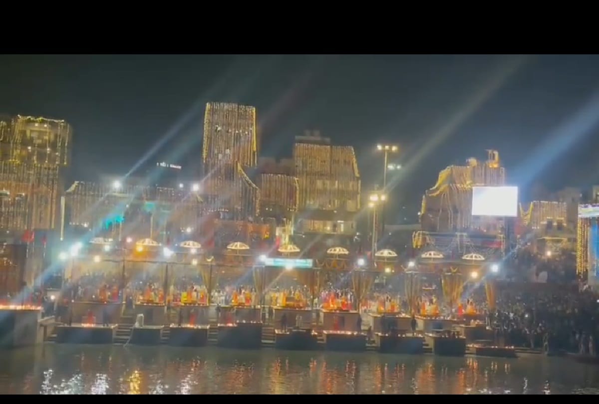Kashi Vishwanath Corridor inaugration: Banaras city illuminated and ganga ghats like shivotsav pm modi varanasi visit