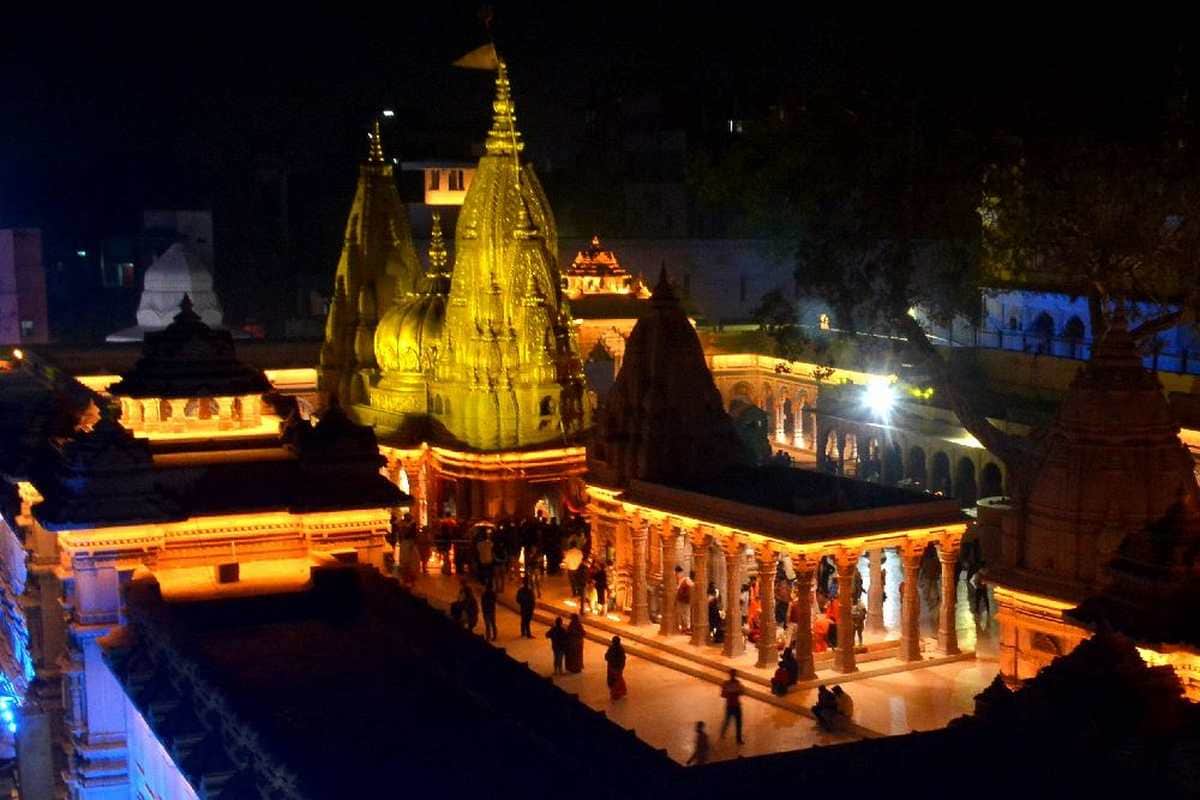 Permission to carry mobile in Kashi Vishwanath Dham devotees can be take selfie at temple square 