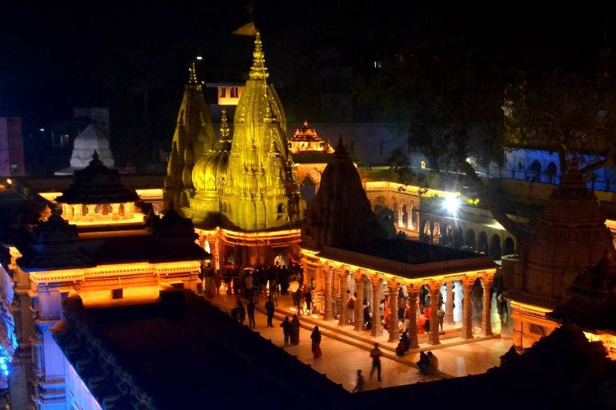 Permission to carry mobile in Kashi Vishwanath Dham devotees can be take selfie at temple square 