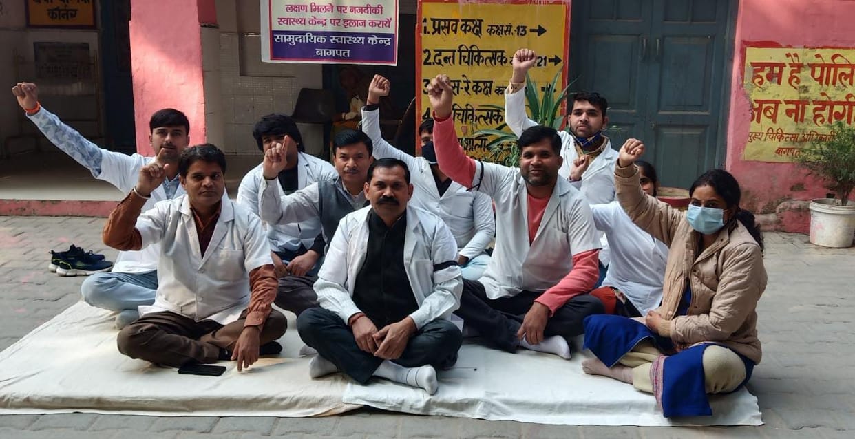 Pharmacist protest over demands, warning of strike