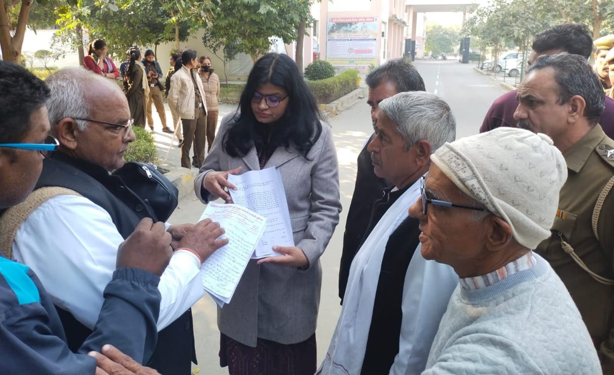 The workers protested, warned of agitation if the demand was not met