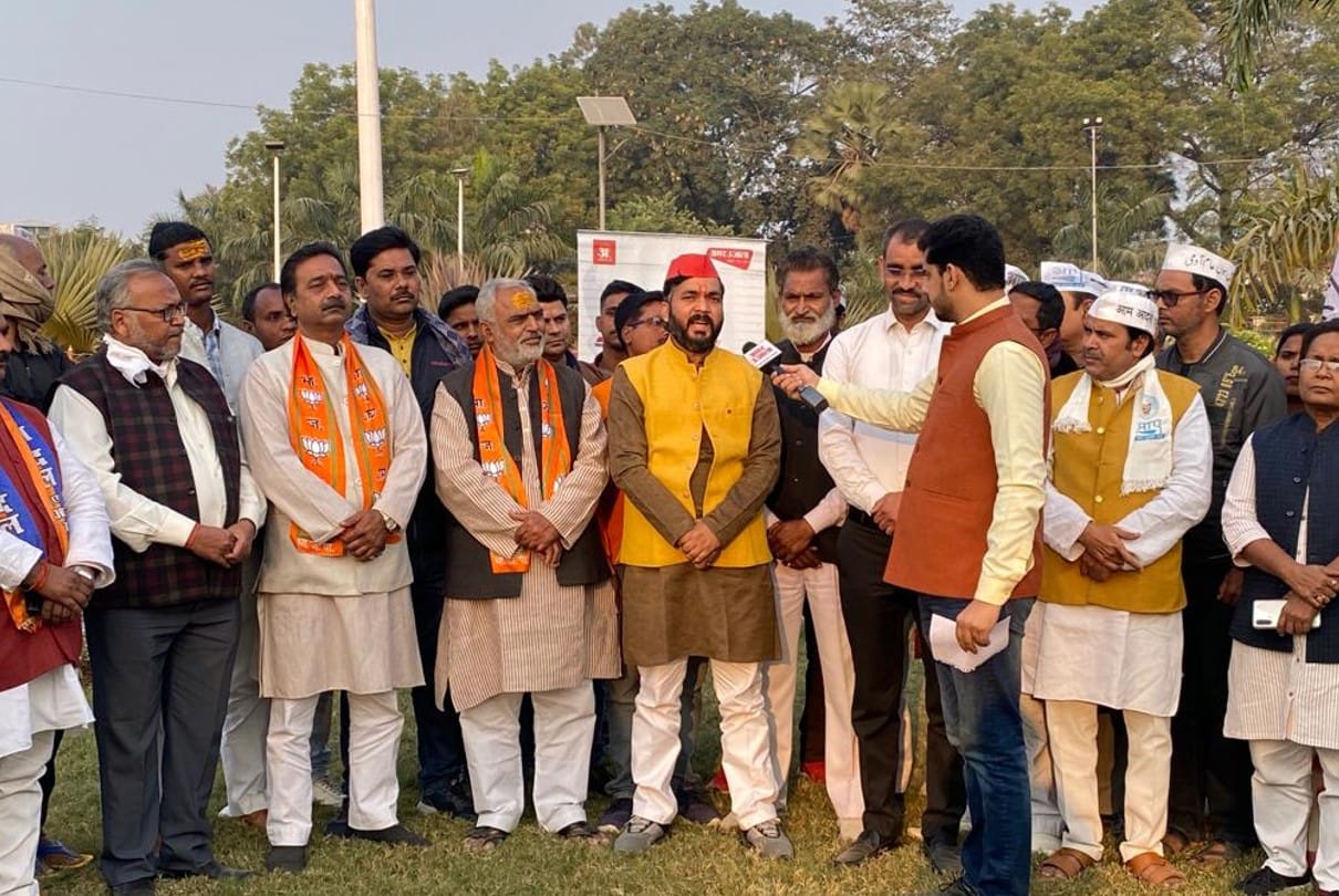UP Assembly Election 2022 Jaunpur Live Debates and Discussions Coverage News Updates in Hindi