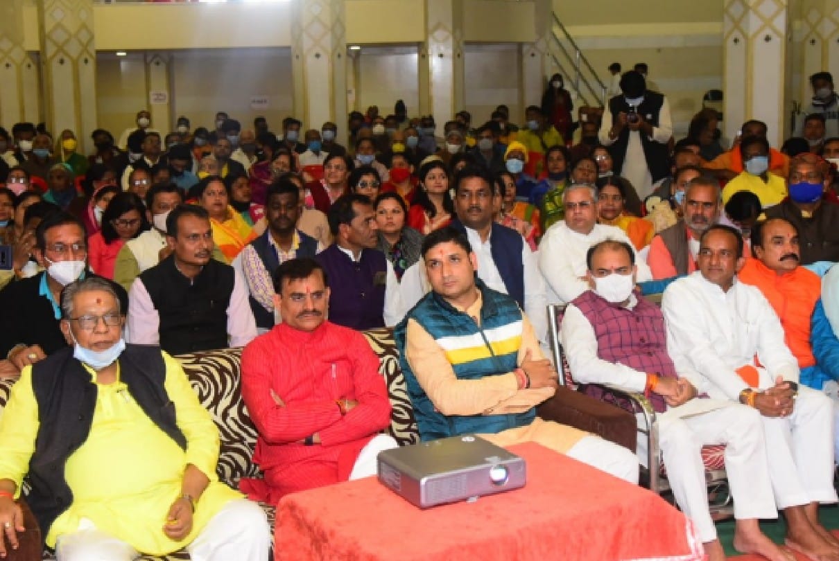 Madhya Pradesh: Dedication of Kashi Vishwanath Dham was seen live in monasteries and temples, BJP honored the saints and saints