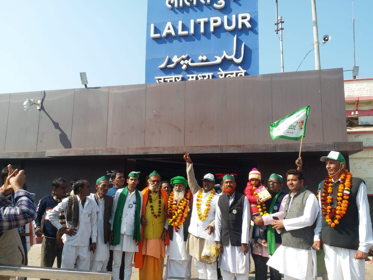 welcomed the officials who returned from the farmers movement