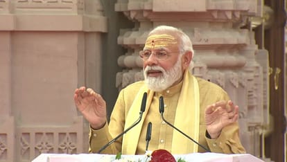 Kashi Vishwanath Dham inauguration PM Modi lunch with workers who engaged in rejuvenation  gave this big message