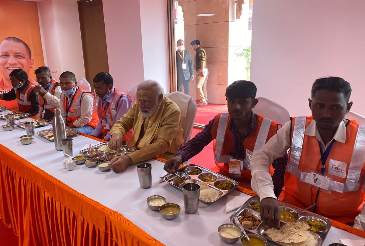 Kashi Vishwanath Dham inauguration PM Modi lunch with workers who engaged in rejuvenation  gave this big message