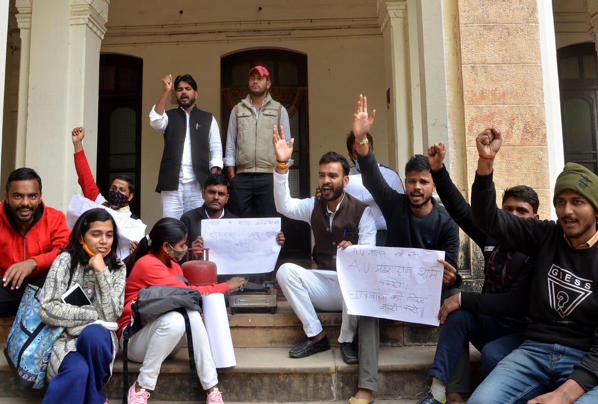 Allahabad University: Agreement on user charge of five thousand rupees, fast ends